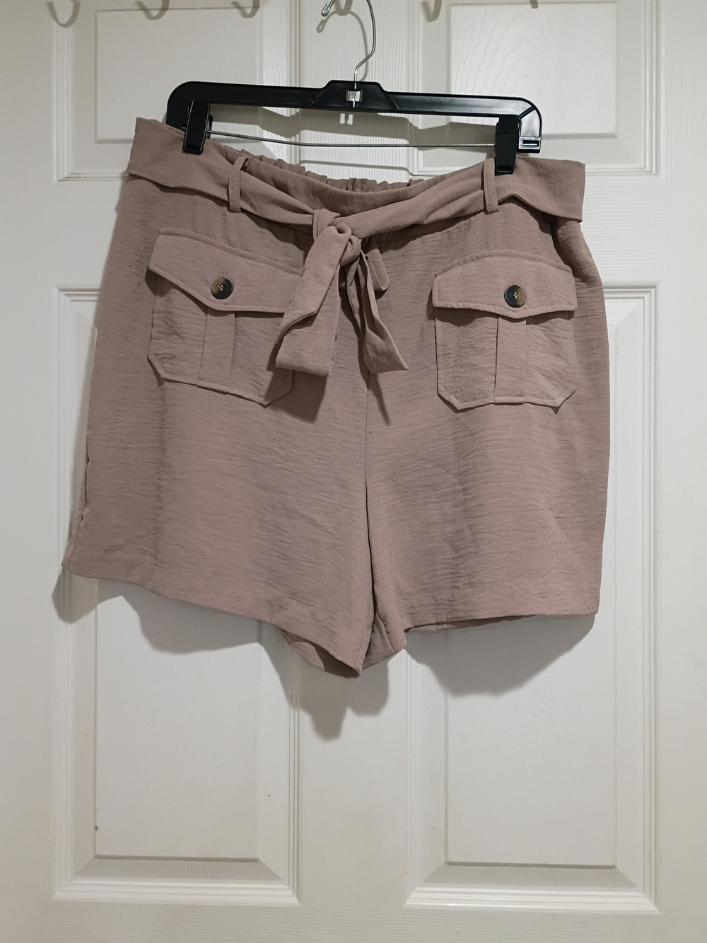 NYCC High-Waist Tie-Belt Shorts With Pockets in Tan Size XL